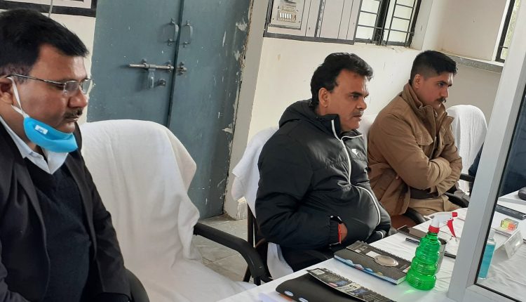 समाधान दिवस पर अनुपस्थित 11 अधिकारियों का मुजफ़्फ़रनगर DM ने रोका वेतन