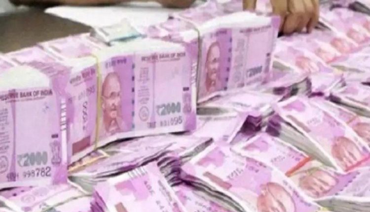 DGGI टीम का इत्र कारोबारी के सात ठिकानों पर छापा, मिली करोड़ों की रकम