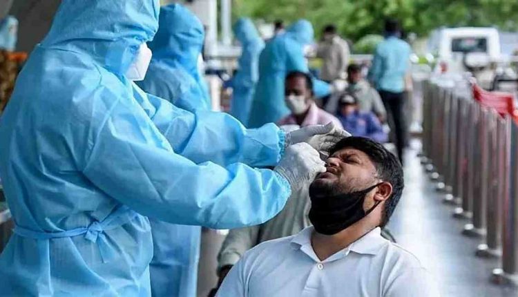 यूपी में लगातार बढ़ रहा कोरोना का कहर, 24 घंटे के भीतर प्रदेश में हुई 26 लोगों की मौत