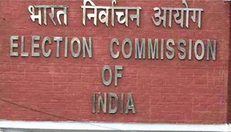 तीसरे चरण के मतदान में सपा ने लगाया EVM में गड़बड़ी होने का आरोप, कहा VVPAT से निकल रही है सिर्फ़ BJP की पर्ची
