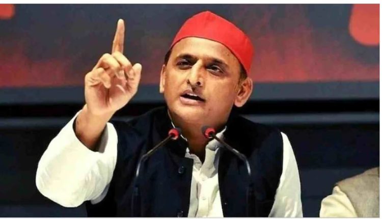 सपा ने चुनाव आयोग को पत्र लिख लखनऊ रेंज की IG लक्ष्मी सिंह का तबादला करने की माँग की, जानिए वजह