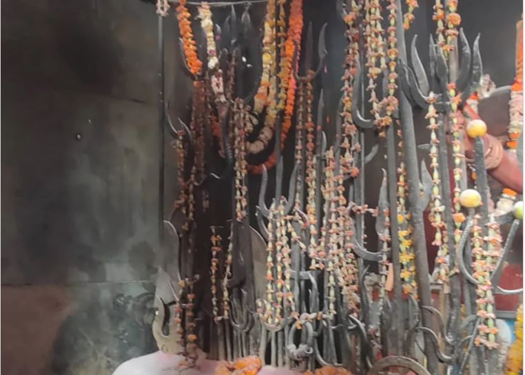 भोले की नगरी "काशी" पर जमकर चढ़ा होली का ख़ुमार, देखने योग्य है घाटों का नज़ारा